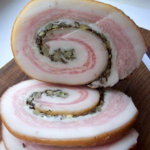 Сало - отличный продукт для питания в зимнем походе