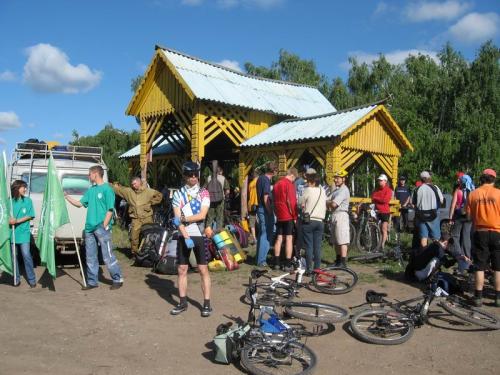 Регистрация. Народ прибывает.